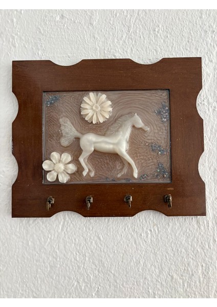 - Inci Beyazı At Figürlü - Epoksi Ahşap Anahtar Askılığı (Tek Ürün) - Ebat : 24 x 29 cm fiyatları