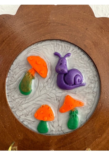 - Mor Salyangoz ve Mantar Figürlü - Epoksi Ahşap Anahtar Askılığı (Tek Ürün) - Çap: 18 cm fiyatları