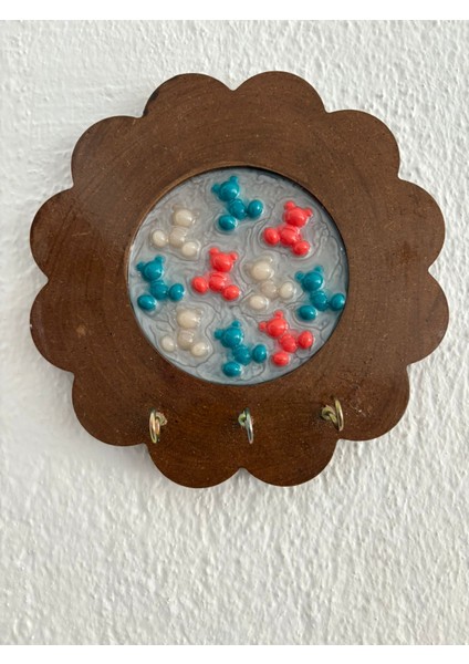 - Renkli Ayıcık Figürlü - Epoksi Ahşap Anahtar Askılığı (Tek Ürün) - Çap: 18 cm