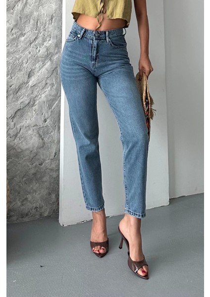 Mom Fit Kar Yıkama Bıyık Detaylı Jeans Pantolon D2006