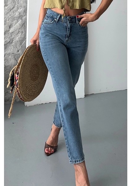 Mom Fit Kar Yıkama Bıyık Detaylı Jeans Pantolon D2006 modelleri
