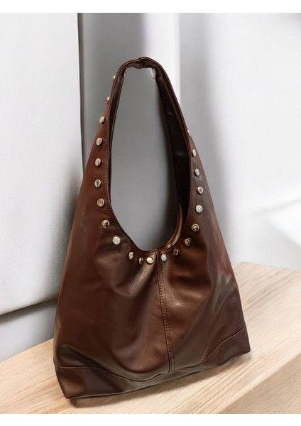 Kadın Zımbalı Büyük Boy Omuzçantası