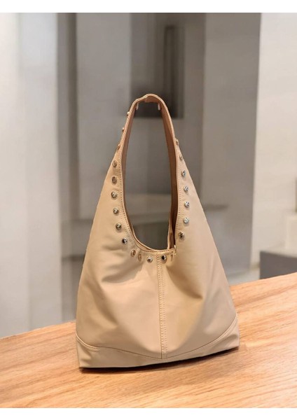 Kadın Zımbalı Büyük Boy Omuzçantası