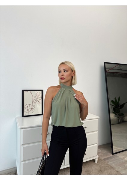 Kadın Halter Yaka Desenli Sandy Kumaş Bluz modelleri