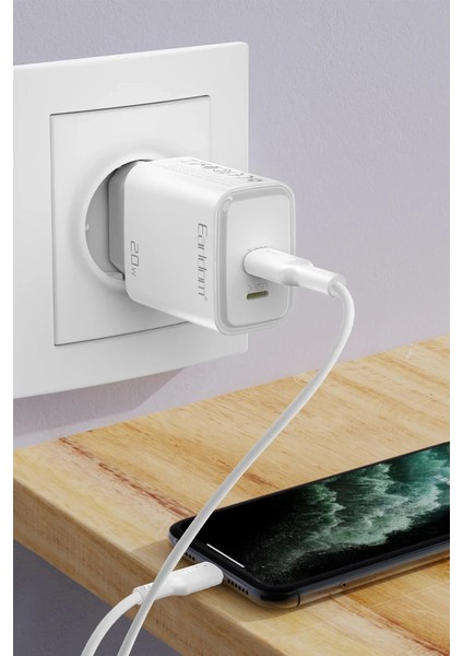 EU50 20W Type-C ve 20W Lightning Çıkışlı Pd Hızlı Şarj Aleti - Beyaz