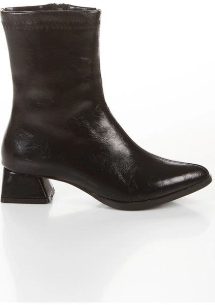 Siyah Rugan Kısa Kalın Topuklu Sivri Burunlu Günlük Bot modelleri