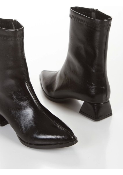 Siyah Rugan Kısa Kalın Topuklu Sivri Burunlu Günlük Bot indirimleri