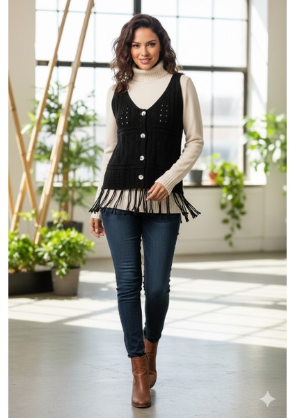 Kadın Yuvarlak Yaka Askılı Önden Düğmeli Püsküllü Triko Bluz