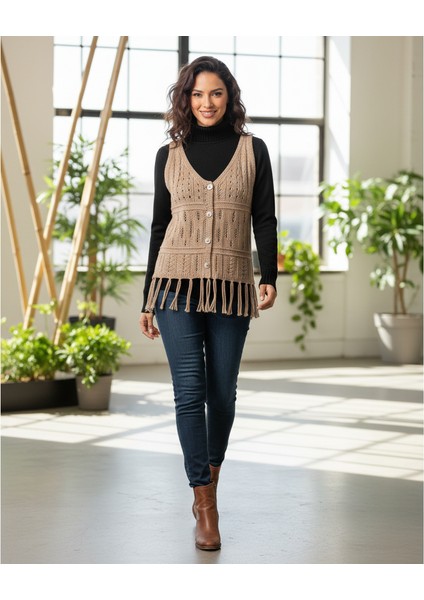 Kadın Yuvarlak Yaka Askılı Önden Düğmeli Püsküllü Triko Bluz