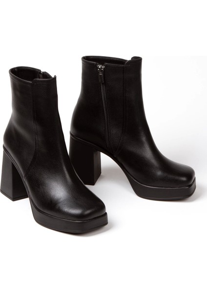 Kadın Siyah Yüksek Topuklu Fermuarlı Bot