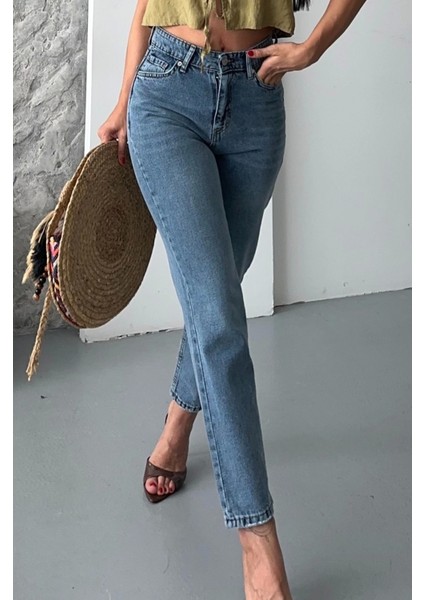 Mom Fit Kar Yıkama Bıyık Detaylı Jeans Pantolon D2006 modelleri