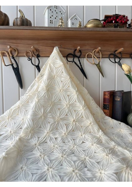 Birinci Sınıf Kalitede Çok Şık Dantel Krem Renkte