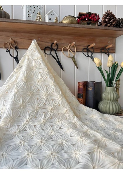 Birinci Sınıf Kalitede Çok Şık Dantel Krem Renkte fiyatları