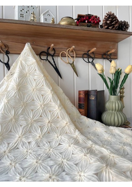 Birinci Sınıf Kalitede Çok Şık Dantel Krem Renkte