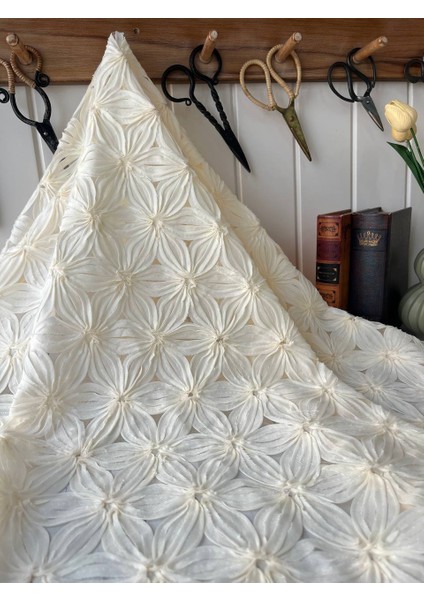 Birinci Sınıf Kalitede Çok Şık Dantel Krem Renkte