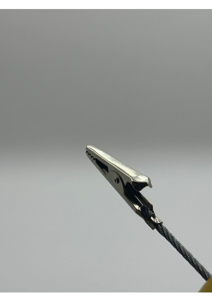 Smiley Yüz Tasarımlı Masaüstü Not Tutucu – Siyah Tabanlı Klipsli Notluk modelleri