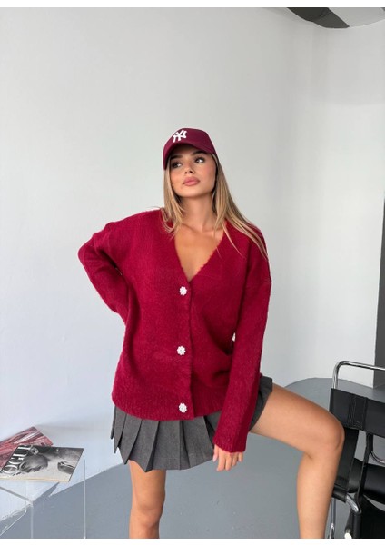 Şık Kadın Hırka – V Yaka Çiçek Düğmeli Triko