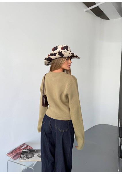 Şık Kadın Hırka – Kalp Düğmeli Triko Tasarım modelleri