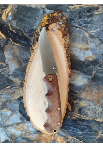 Parmak Oturtmalı Ceviz Kabzalı Çakı – Şıklık ve Fonksiyonelliğin Buluşması