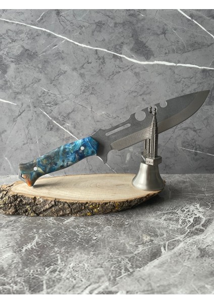 4034 Çelik Kamp ve Av Bıçağı – Mavi-Beyaz Epoksi Kabzeli, El Yapımı, Cam Kırmalı – 26,5 cm fırsatları