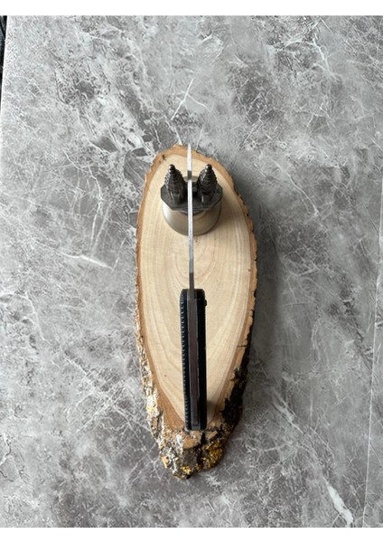 Kurt Gravürlü Verzalit Kabzeli Sırttan Kilitli Kamp Çakısı – 19 cm modelleri