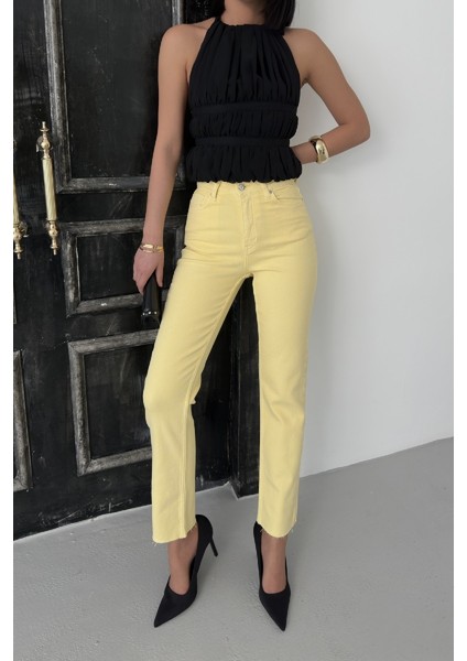 Paçaları Dikişsiz ve Yüksek Belli Kadın Kot Pantolon Mom Fit Jean Açık Sarı fiyatları