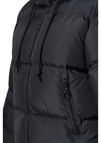 Kadın Siyah Kapüşonlu Kısa Şişme Mont modelleri