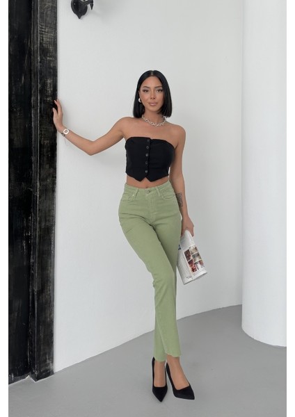 Paçaları Dikişsiz ve Yüksek Belli Kadın Kot Pantolon Mom Fit Jean Çağla