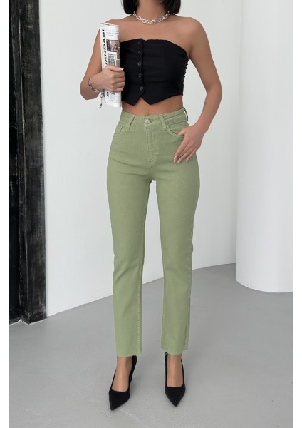 Paçaları Dikişsiz ve Yüksek Belli Kadın Kot Pantolon Mom Fit Jean Çağla fiyatları