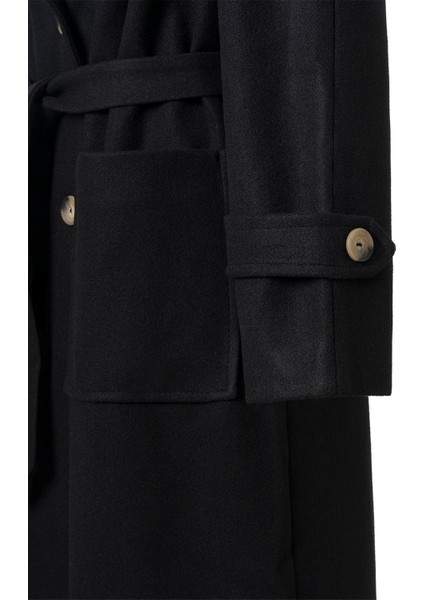 Kadın Siyah Kol Apoletli Kuşaklı Kaşe Kaban