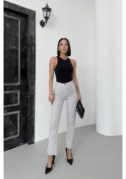 Paçaları Dikişsiz ve Yüksek Belli Kadın Kot Pantolon Mom Fit Jean Açık Gri