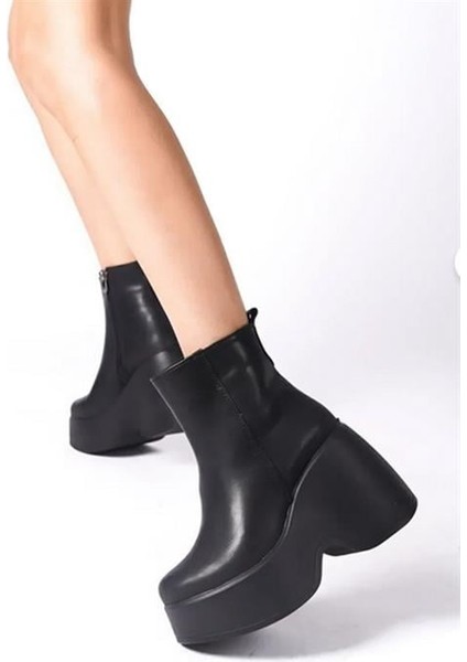 Kadın Celsi Siyah Yandan Fermuarlı 9 cm Yüksek Dolgu Topuklu Mevsimlik Kadın Kısa Bot Bootie