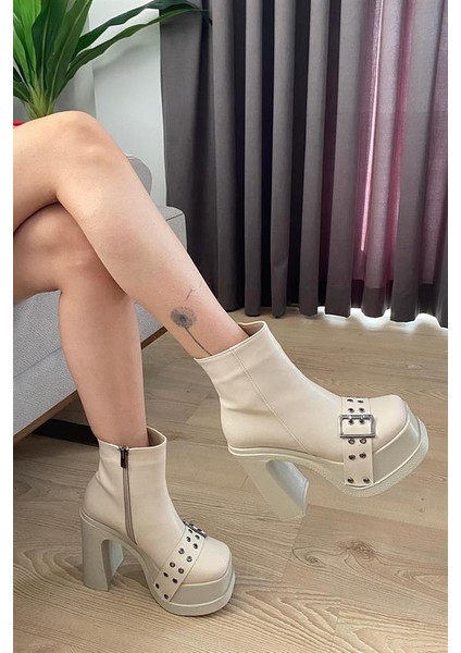 Kadın Krem Cilt Toka Detaylı 12 cm Platform Topuklu Fermuarlı Bot