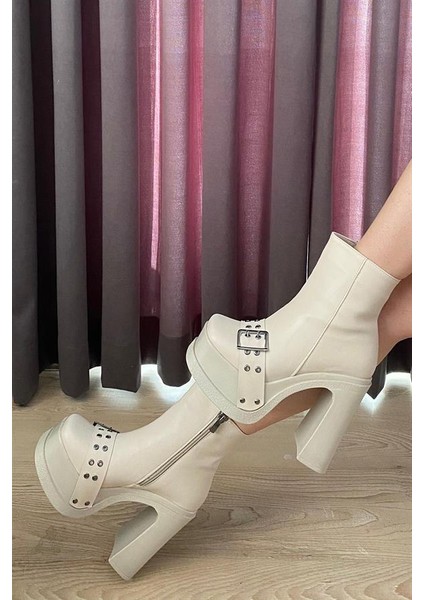 Kadın Krem Cilt Toka Detaylı 12 cm Platform Topuklu Fermuarlı Bot fırsatları