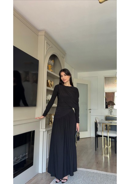 Drapeli Dökümlü Siyah Elbise