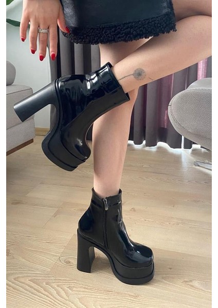 Kadın Siyah Rugan 12 cm Platform Topuklu Fermuarlı Bot