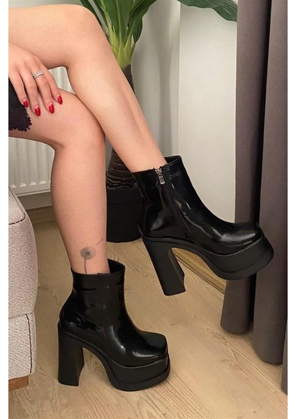 Kadın Siyah Rugan 12 cm Platform Topuklu Fermuarlı Bot indirimleri