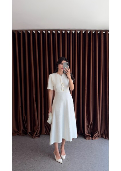 Gold Düğmeli Beyaz Elbise