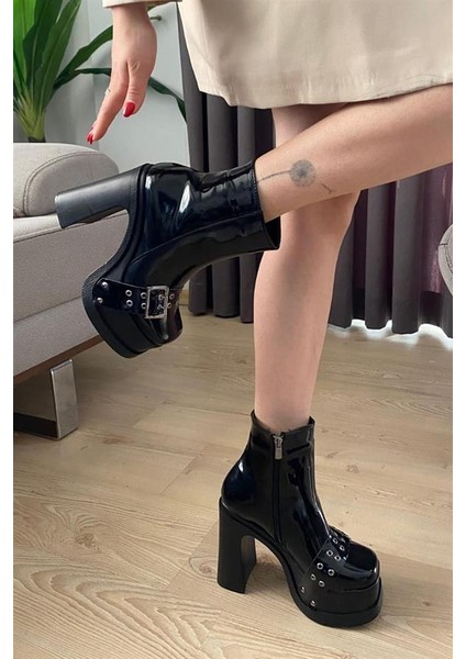 Kadın Siyah Rugan Tokalı 12 cm Platform Topuklu Fermuarlı Bot