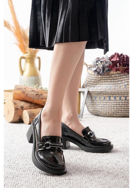 Kadın Siyah Rugan Toka Detaylı 6 cm Topuklu Lofer Ayakkabı