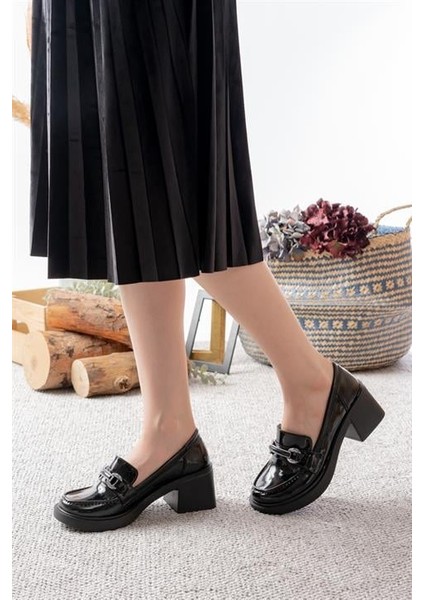 Kadın Siyah Rugan Toka Detaylı 6 cm Topuklu Lofer Ayakkabı fiyatları