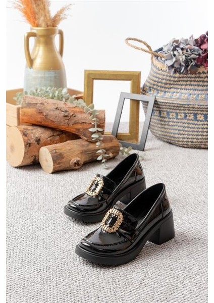 Kadın Siyah Rugan Toka Detaylı 6 cm Topuklu Lofer Ayakkabı fırsatları
