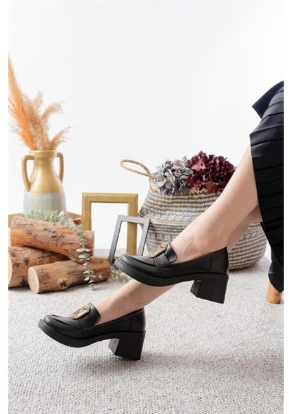 Kadın Siyah Cilt Toka Detaylı 6 cm Topuklu Lofer Ayakkabı modelleri