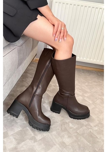 Kadın Koyu Kahve 8 cm Topuklu Yandan Fermuarlı Çizme modelleri