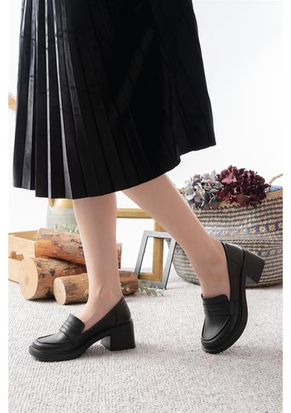 Kadın Siyah Cilt 6 cm Topuklu Lofer Ayakkabı fırsatları