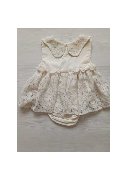 Dantelli ve Düğmeli Altında Zıbını Olan Şık Elbise