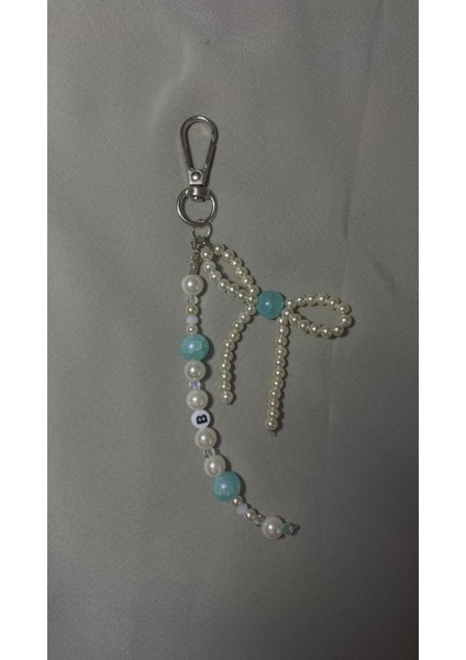 Isim Baş Harfli Inci ve Turkuaz Boncuklu Fiyonk Anahtarlık