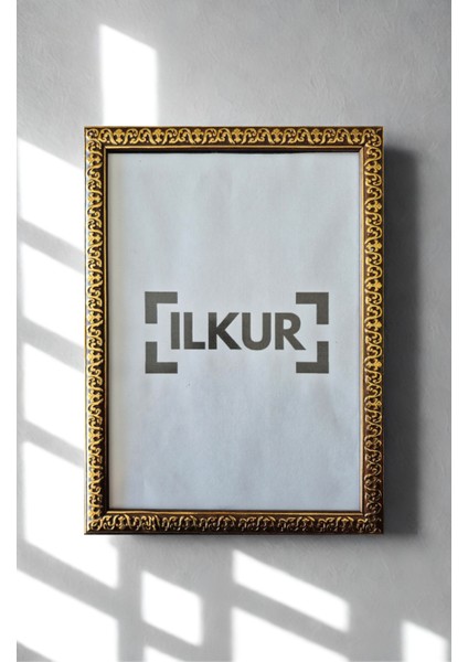 A4 Boyutunda (21X30 Cm) 2 cm Ince Altın Işlemeli Çerçeve