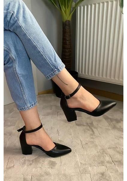 Kadın Siyah 6 cm Topuklu Bilekten Bağlamalı Yanları Acık Ayakkabı