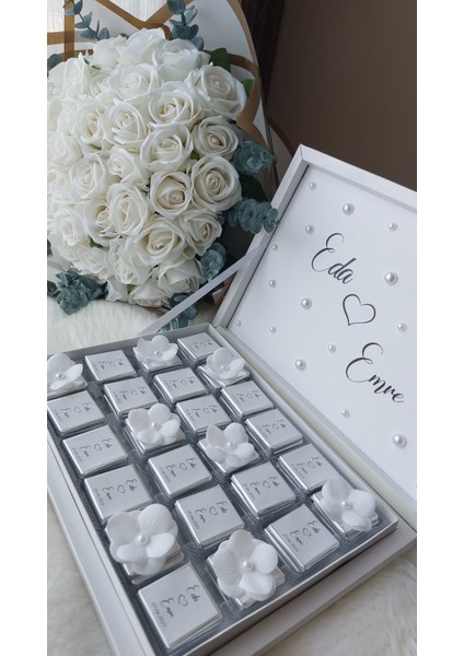 Yapay Kadife Beyaz Gül Isteme Çiçeği – 41 Adet - Okaliptus Süslemeli fiyatları